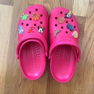 Crocs. Women’s size 9. Magenta. Removable jibbitz
